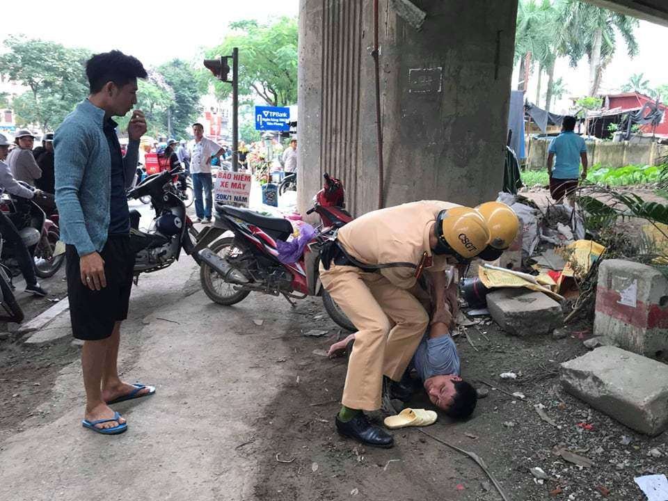 CSGT khống chế đối tượng.