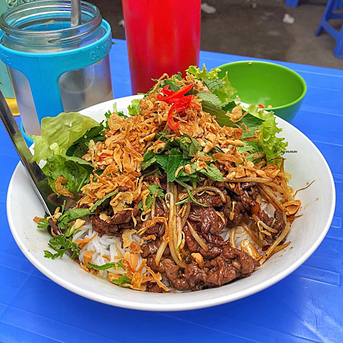 quan-bun-20-nam-trong-ngo-o-ha-noi-don-cong-chua-thuy-dien