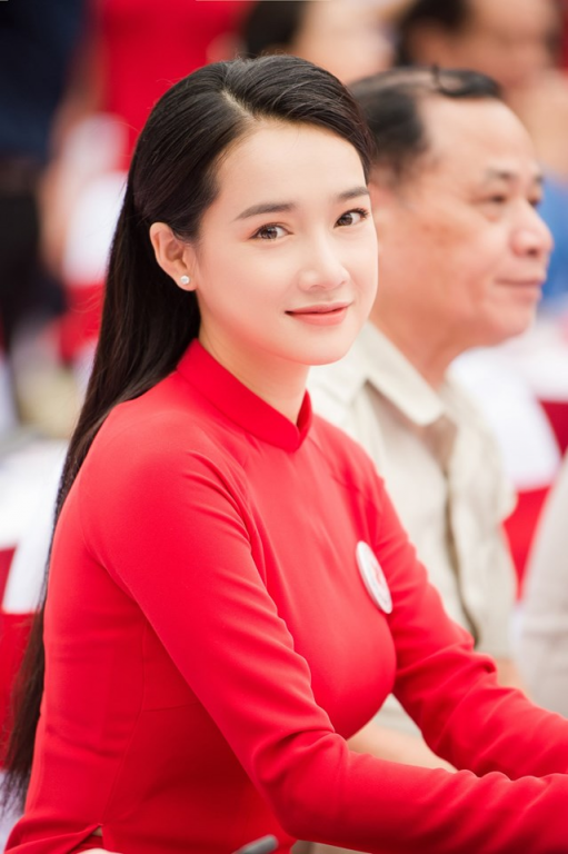 Nhã Phương ngày càng thăng hạng nhan sắc sau khi sinh con.
