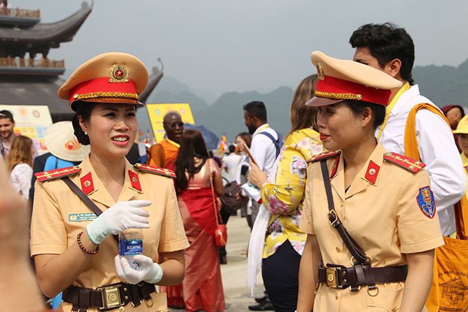 Nhiều cán bộ Cảnh sát giao thông cũng được cử đến để bảo đảm an toàn cho buổi lễ