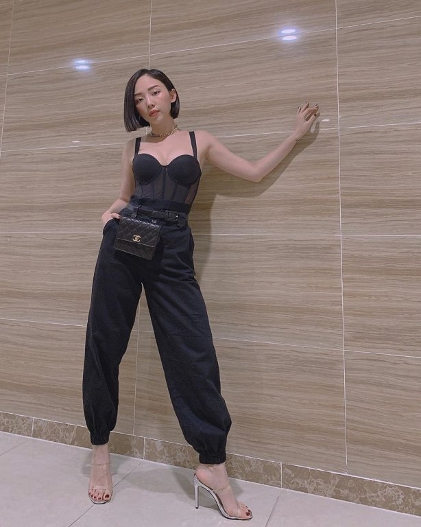 Tóc Tiên khoe ảnh cực chất và dí dỏm nói: