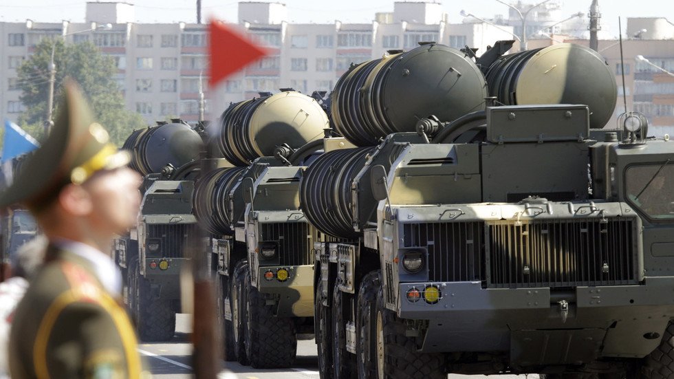 ve-tinh-phat-hien-to-hop-ten-lua-s-300-cua-nga-tai-can-cu-quan-su-my