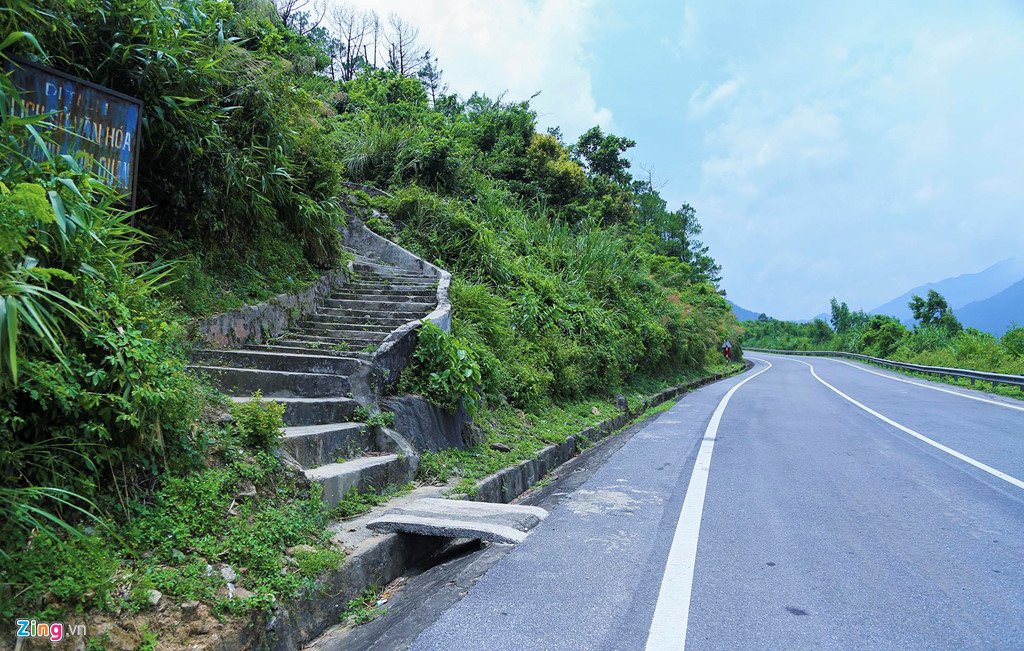 cong-troi-tram-tuoi-tren-dinh-deo-ngang