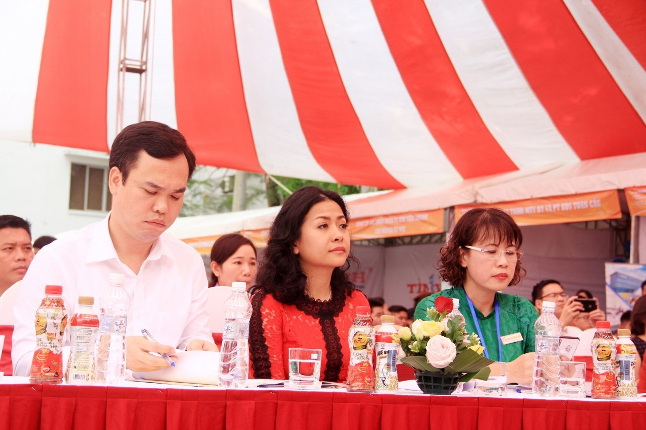 ngay-hoi-huong-nghiep-va-viec-lam-cung-dien-gia-tran-uyen-phuong