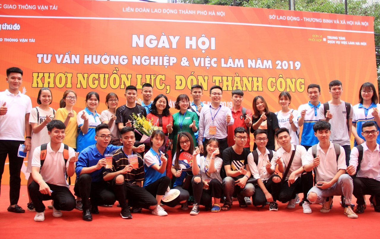 ngay-hoi-huong-nghiep-va-viec-lam-cung-dien-gia-tran-uyen-phuong