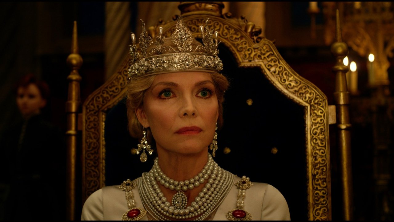 Vai diễn Hoàng hậu Ingrith của Michelle Pfeiffer hứa hẹn có vai trò quan trọng trong phim.