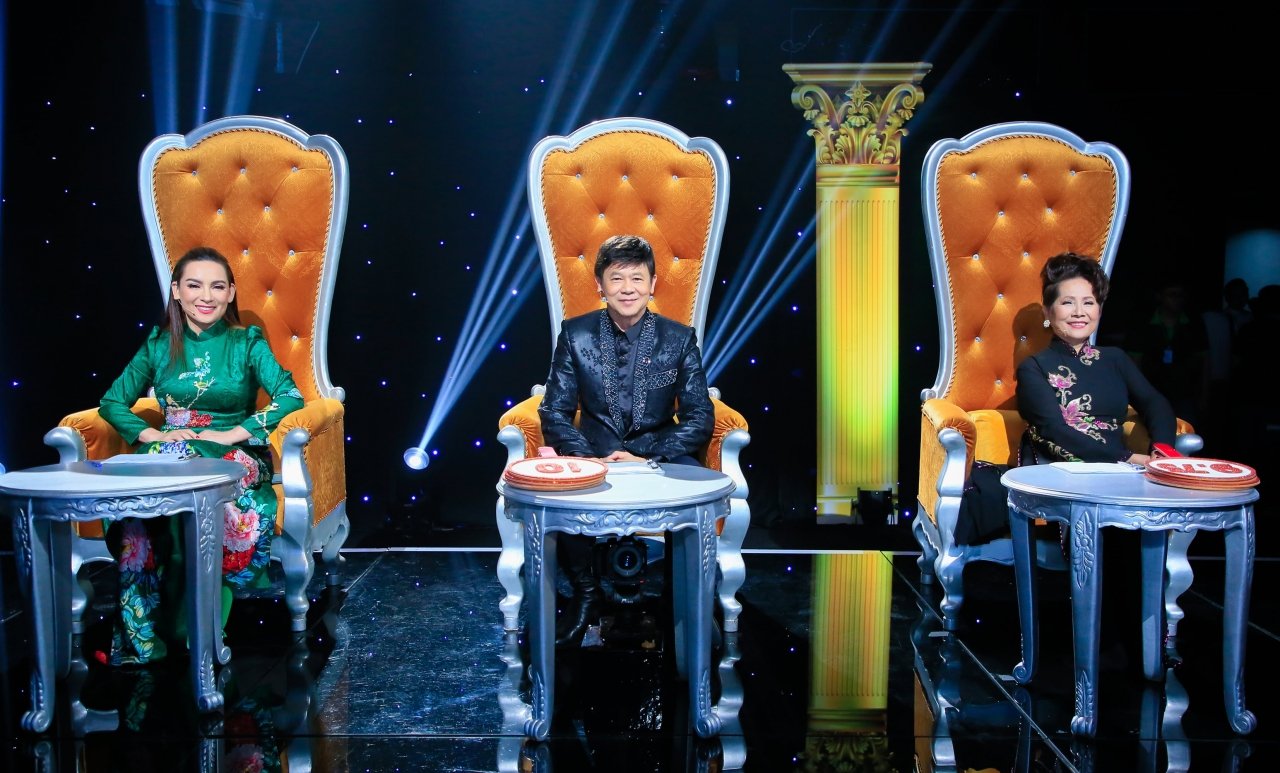 Cả 2 ngồi ghế nóng cùng Thái Châu.