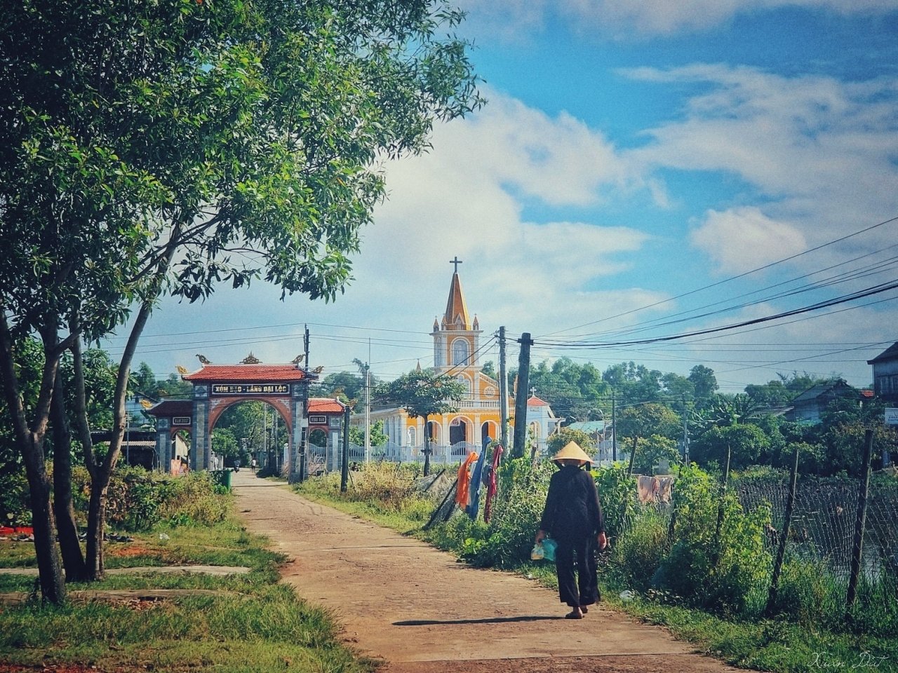 hue-nhung-ngay-vang-nang