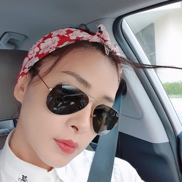 Ngô Thanh Vân cảm thấy luôn vui vẻ khi nghĩ đến công việc dù bận rộn: “Không biết sao chứ họp hành đến đầu tắt mặt tối. Nhìn lên trời đã sụp đen. Vậy mà lòng vẫn vui, vì nghĩ đến những cơ hội và dự án sắp xảy ra phía trước”.