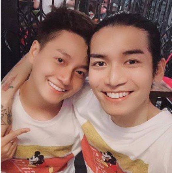Được các fan nhiệt tình gán ghép, Ngô Kiến Huy và BB Trần cũng không ngại công khai thể hiện tình cảm. Chàng Bắp đã thân mật gọi BB là vợ trong một bức ảnh trên mạng xã hội. 