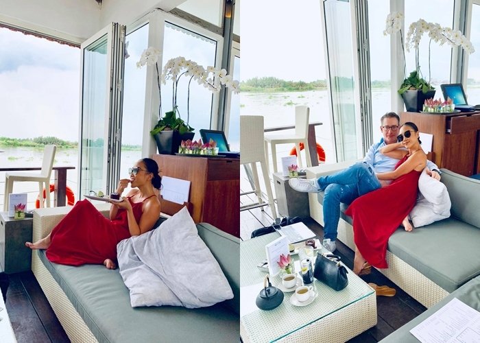 Đoan Trang chia sẻ khoảnh khắc một buổi chiều hạnh phúc bên chồng Tây. Cô viết: “Chỉ là họp thôi nhưng phải có bánh, có trà, bên dòng sông la đà”.