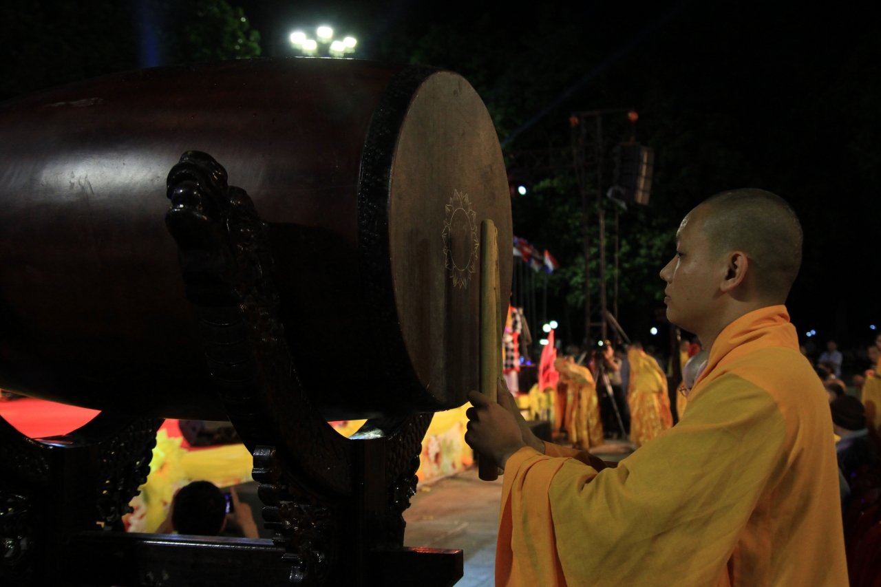 trang-nghiem-dai-le-vesak-vu-hoi-luc-cung-hoa-dang