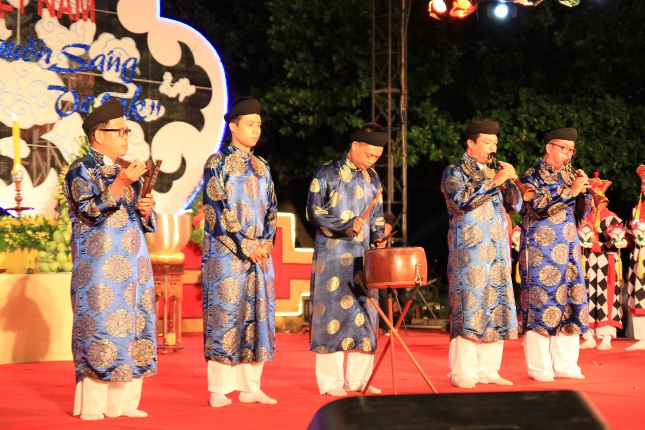 trang-nghiem-dai-le-vesak-vu-hoi-luc-cung-hoa-dang