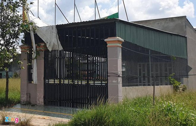 Căn nhà thứ 2 bị phong tỏa để khám xét ở trên đường D2, Khu tái định cư Bàu Bàng, xã Lai Uyên, huyện Bàu Bàng, Bình Dương. Ảnh: An Huy.