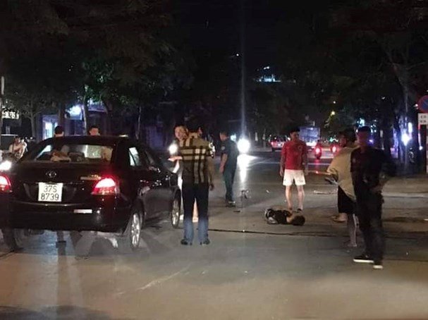 Hiện trường vụ tai nạn do tài xế say xỉn đâm xe đạp điện khiến 2 em học sinh bị thương.