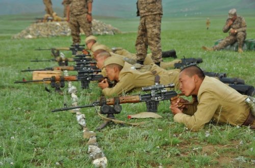 ngo-ngang-cach-an-mac-cua-tan-binh-quan-doi-mong-co