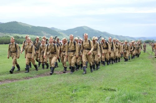 ngo-ngang-cach-an-mac-cua-tan-binh-quan-doi-mong-co