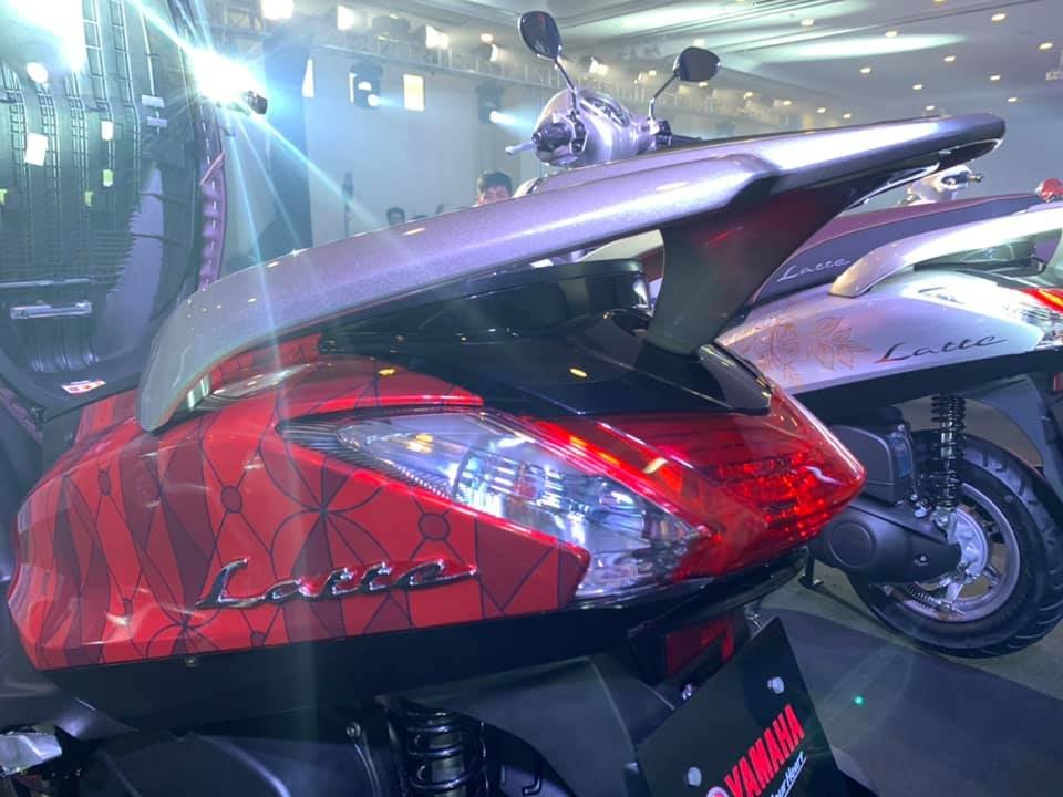 yamaha-ra-mat-xe-tay-ga-moi-latte-de-bep-hay-diem-to-cho-honda-lead