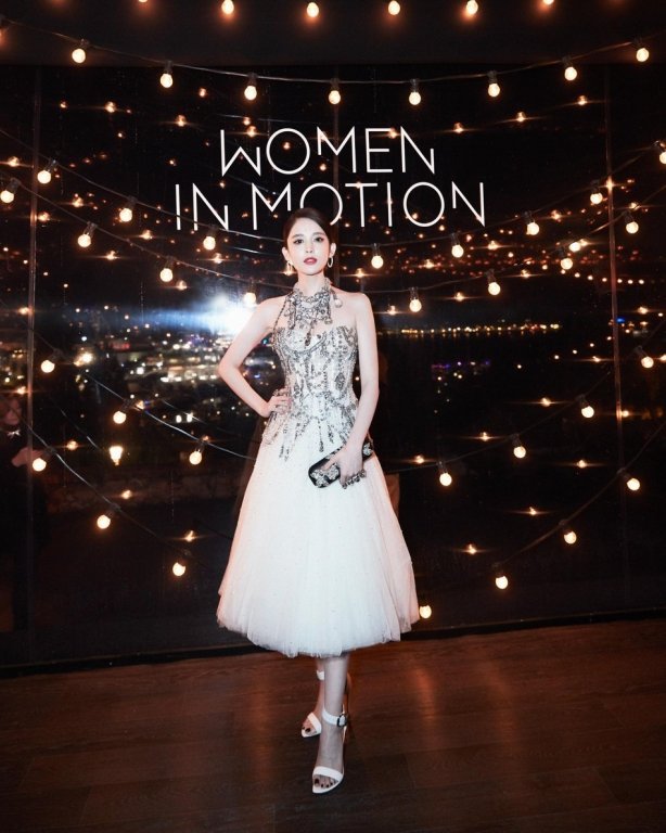 co-luc-na-trat-nguoi-bi-nham-voi-ngoc-trinh-dep-xuat-than-tren-tham-do-cannes