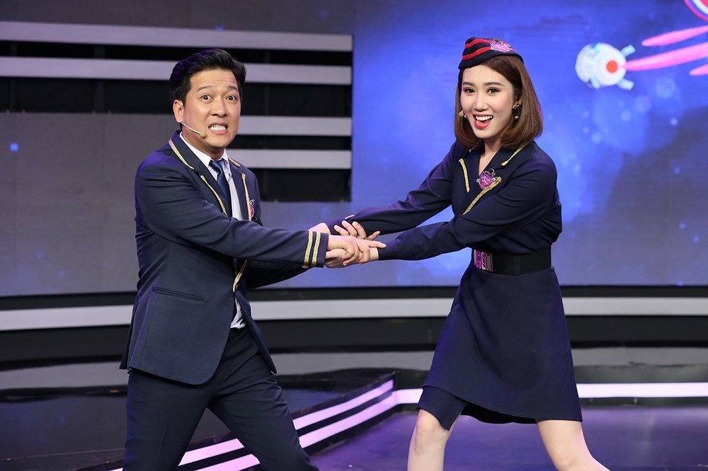 4-nguoi-dep-bi-khan-gia-che-bai-khi-lan-san-lam-mc