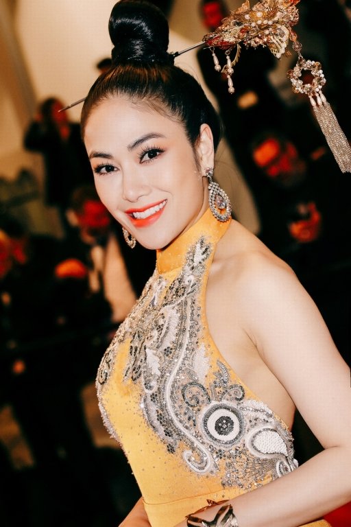 them-mot-nguoi-dep-viet-gay-nao-loan-tham-do-cannes