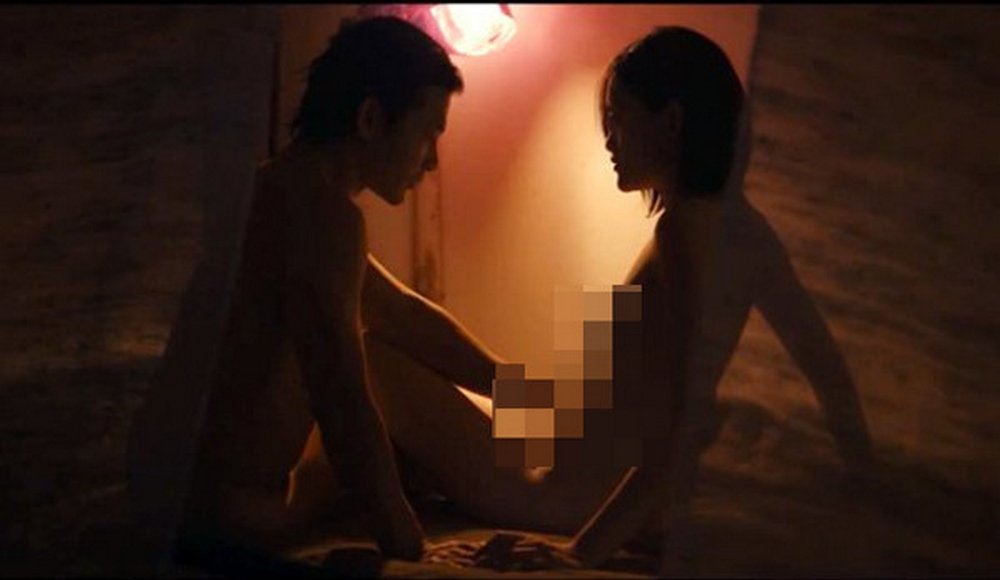 loat-nu-dien-vien-viet-tung-gay-bao-voi-canh-nong-tao-bao