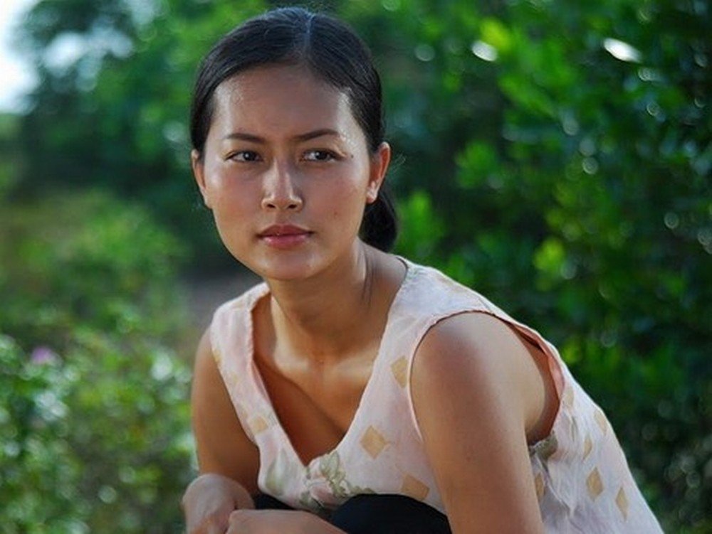 loat-nu-dien-vien-viet-tung-gay-bao-voi-canh-nong-tao-bao