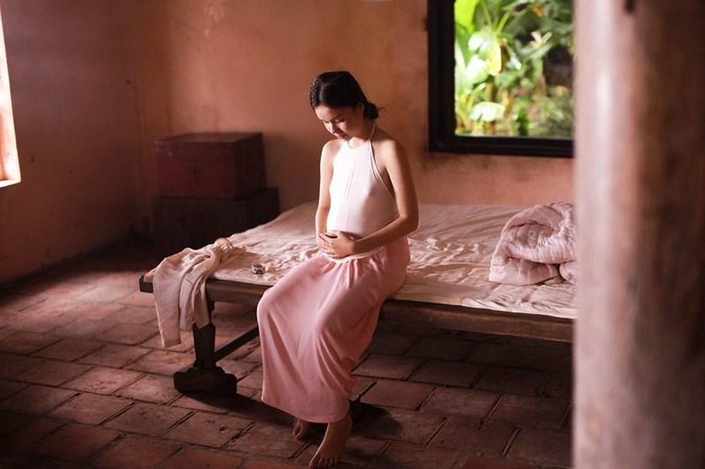 loat-nu-dien-vien-viet-tung-gay-bao-voi-canh-nong-tao-bao