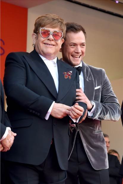 phim-ve-elton-john-va-trang-phao-tay-4-phut-tai-lhp-cannes