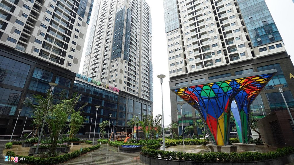 20 tòa chung cư chen chúc trên tuyến đường 720 m tại Hà Nội