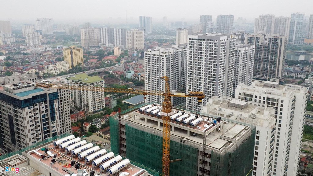 20 tòa chung cư chen chúc trên tuyến đường 720 m tại Hà Nội