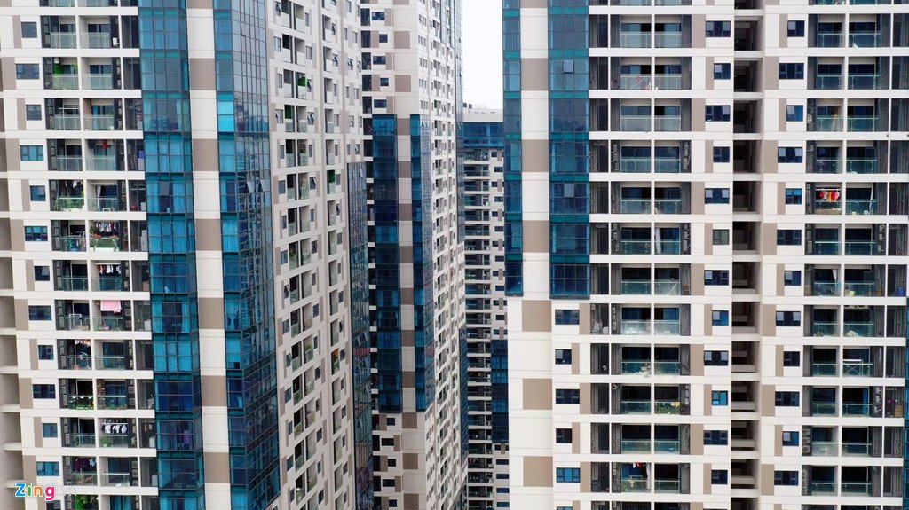 20 tòa chung cư chen chúc trên tuyến đường 720 m tại Hà Nội