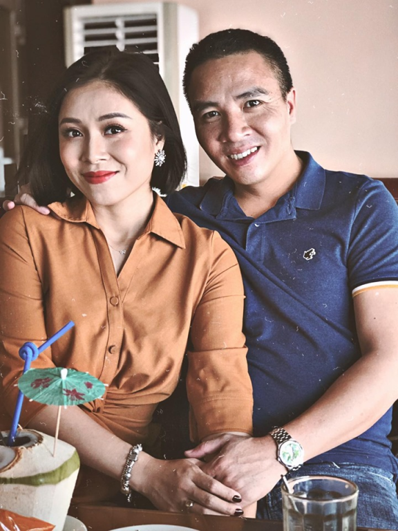 MC Hoàng Linh đăng ảnh tình tứ với chồng lên trang cá nhân. Cô tự thừa nhận: