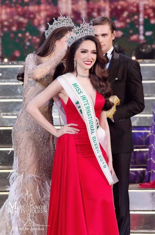 nhan-sac-ngot-ngao-cua-3-hoa-hau-chuyen-gioi-duoc-cong-nhan-o-viet-nam