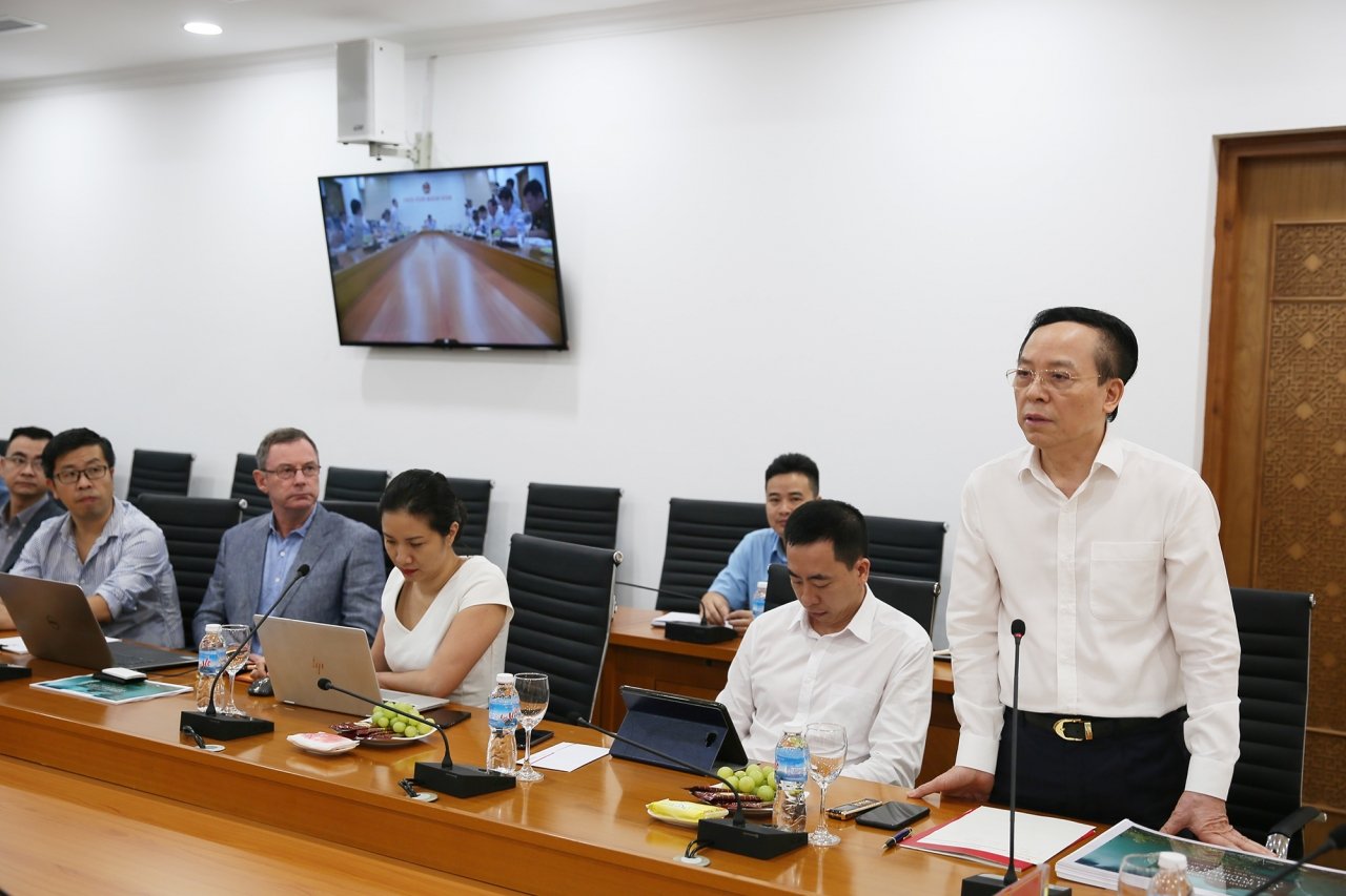 Đại diện Tập đoàn Doji trình bày ý tưởng quy hoạch. (Ảnh: Báo Quảng Ninh).
