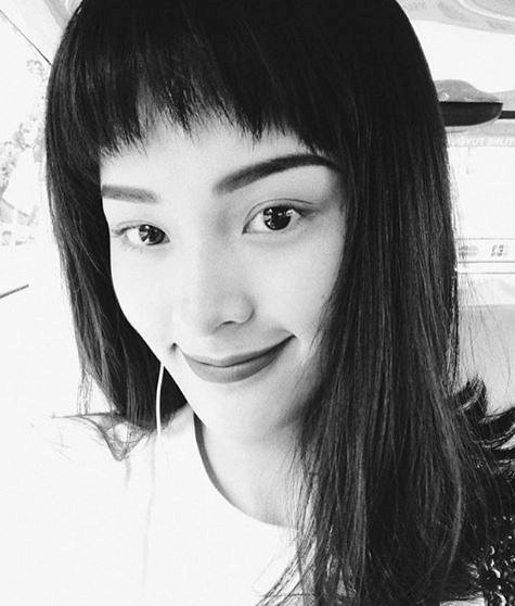 Hạ Vi khoe ảnh mới bị chê kém sắc.