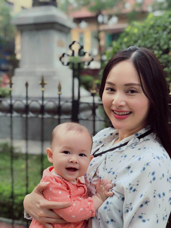 Trước câu hỏi có để con gái đóng những cảnh nhạy cảm và sẽ có bảo hộ liệu có đòng ý không, diễn viên Lan Phương chia sẻ: