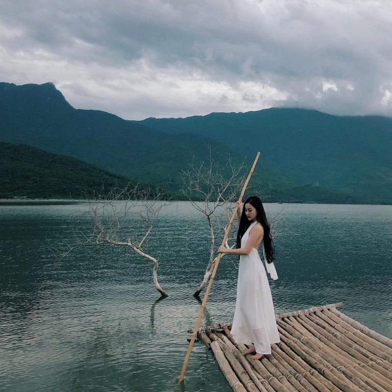 Khoan về quê nuôi cá và trồng rau, nếu mệt quá hãy... đến Huế để tâm hồn phiêu dạt như áng mây bên trời - Ảnh 2.