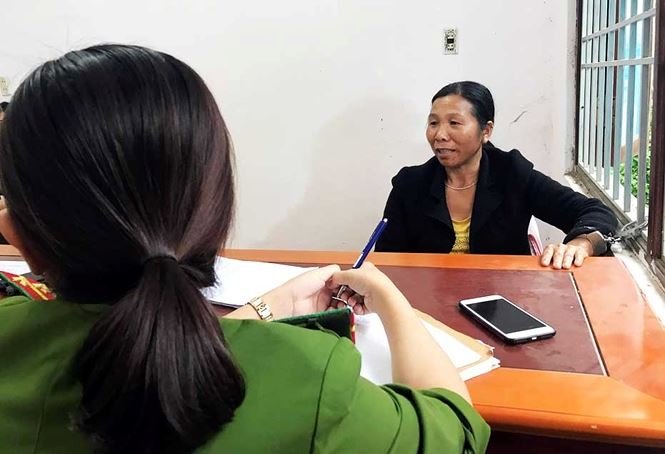 Nghi phạm Nghiêm Thị Nhi tại cơ quan Công an (Ảnh Tiền Phong)