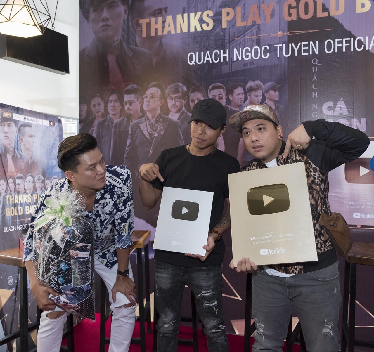 Đạo diễn Mr. Tô cũng chúc mừng thành công của nam diễn viên.