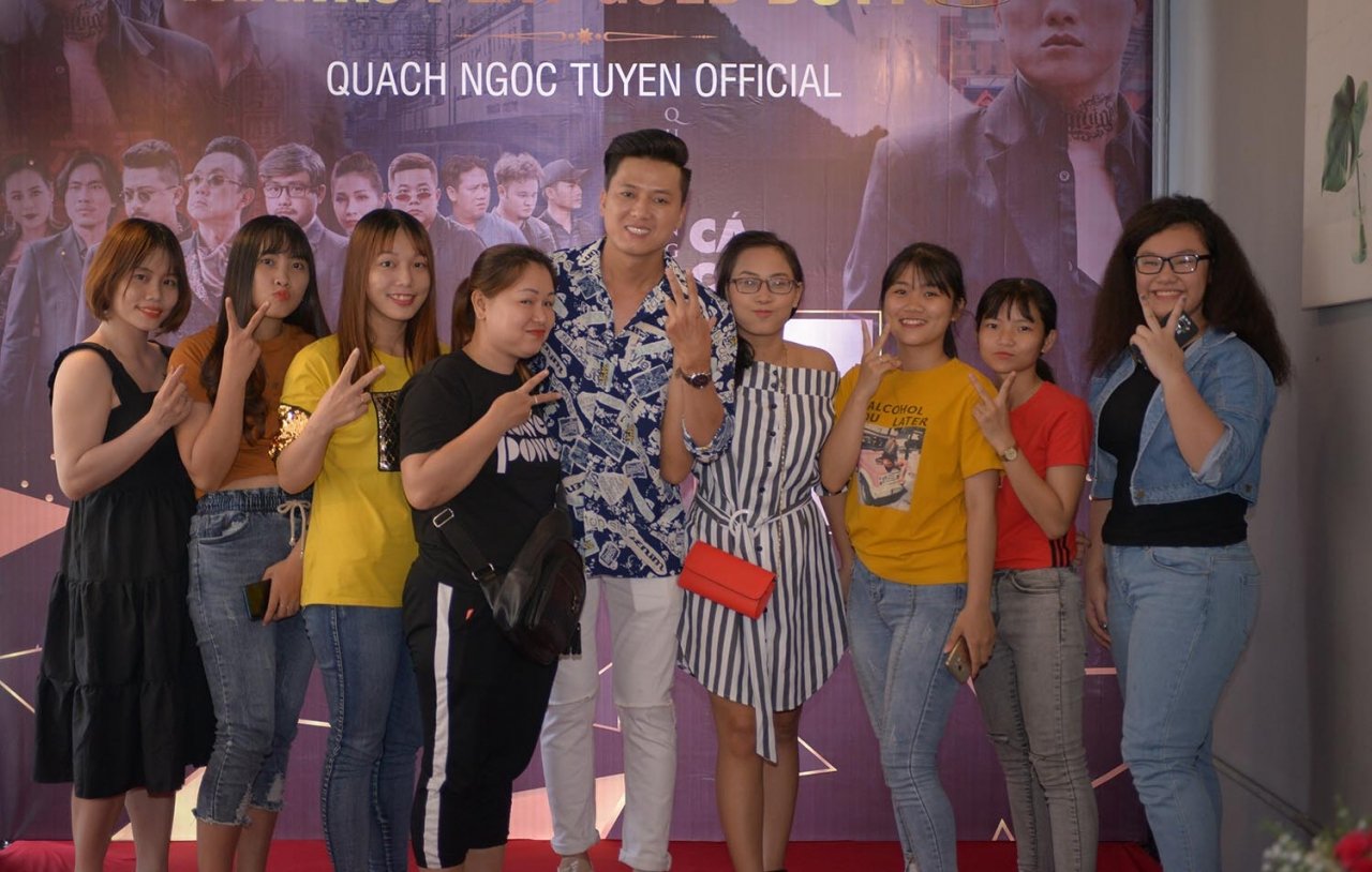 Người hâm mộ chia vui với Quách Ngọc Tuyên.