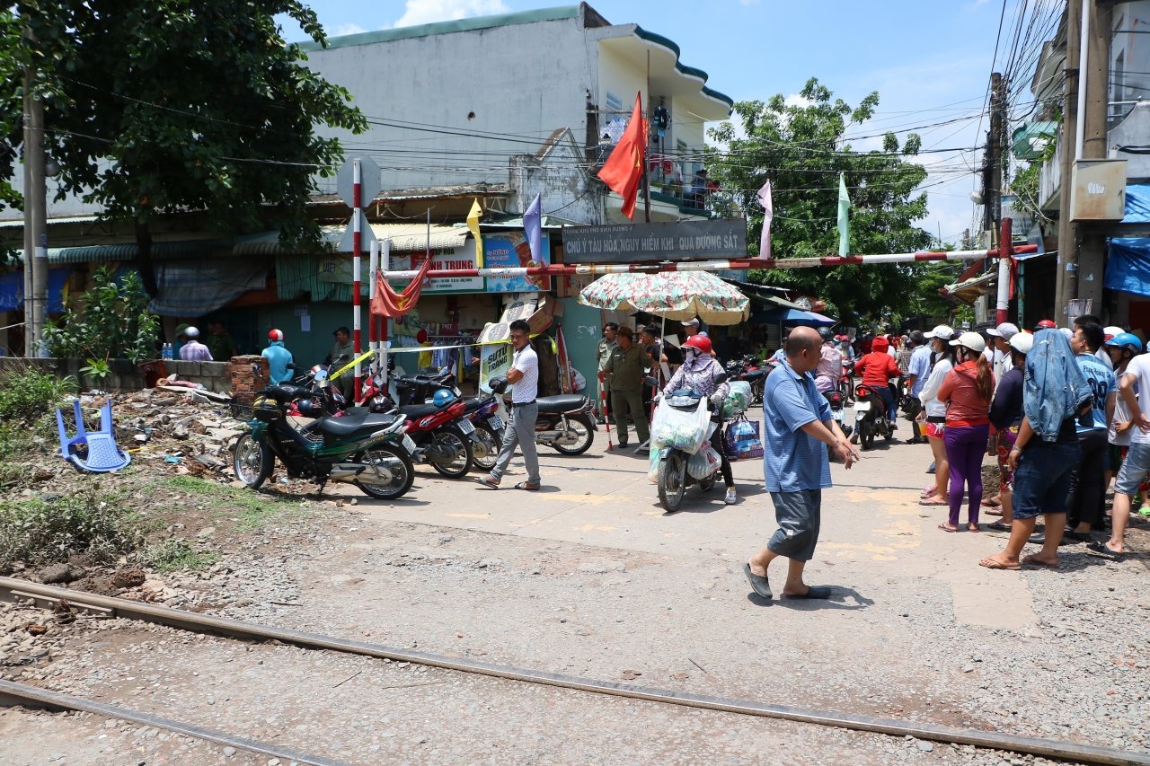 hien-truong-vu-nghi-chong-sat-hai-vo-va-con-trai-roi-tu-sat-o-binh-duong