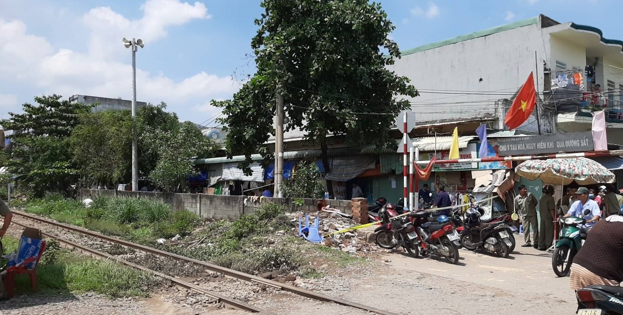 hien-truong-vu-nghi-chong-sat-hai-vo-va-con-trai-roi-tu-sat-o-binh-duong