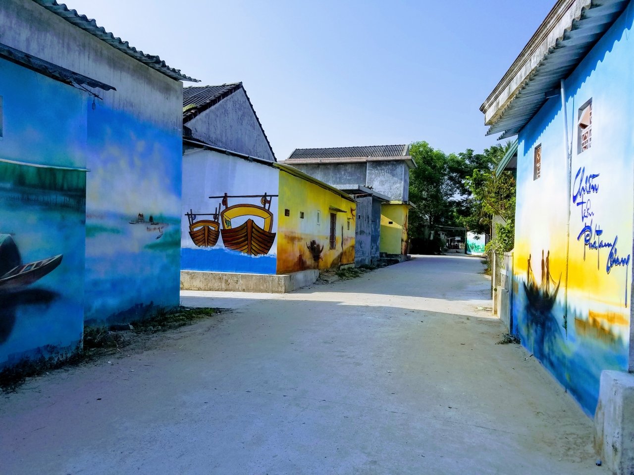 ngo-ngang-voi-bich-hoa-ruc-ro-cua-lang-chai-ben-pha-tam-giang