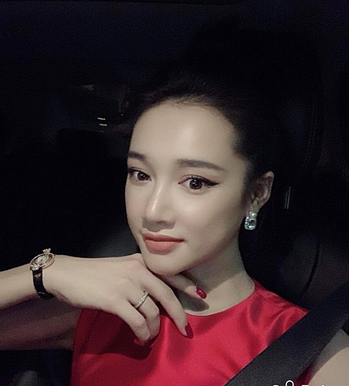 Trường Giang đăng ảnh Nhã Phương và khen vợ xinh đẹp.