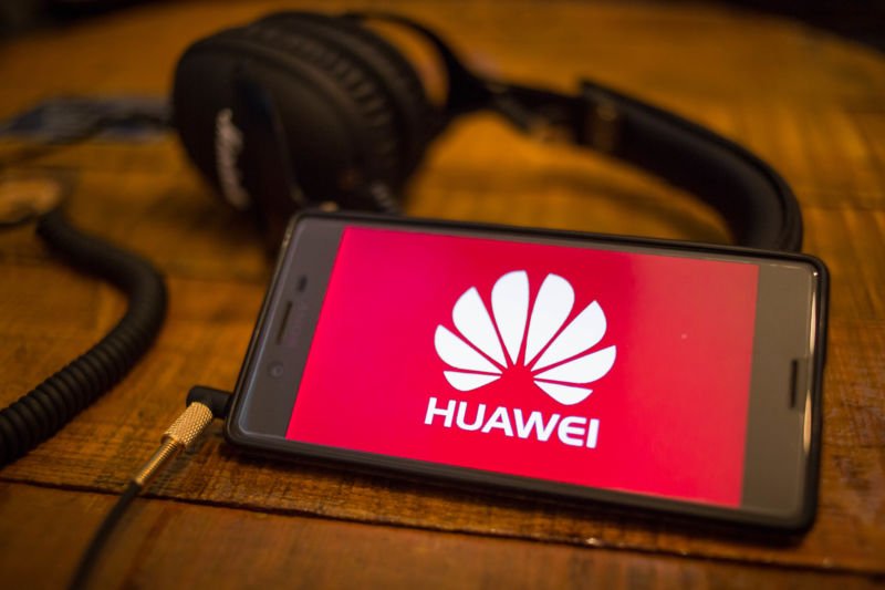 tay-chay-huawei-my-nhap-dien-thoai-va-linh-kien-tu-viet-nam