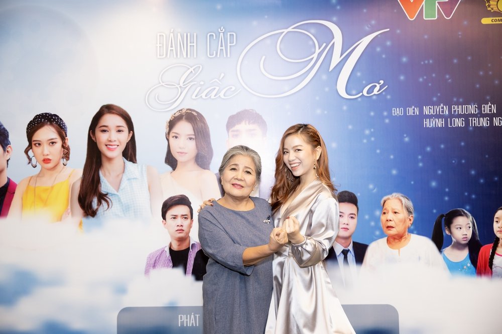 khong-ngoan-hien-trong-ca-mot-doi-an-oan-ha-anh-ac-ghe-gom-trong-phim-moi