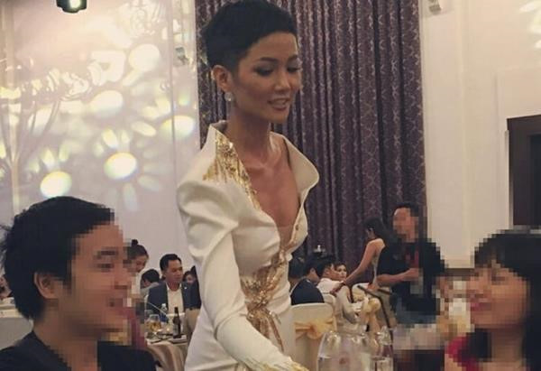 H'Hen Niê cũng từng khiến cộng đồng mạng xôn xao với thân hình