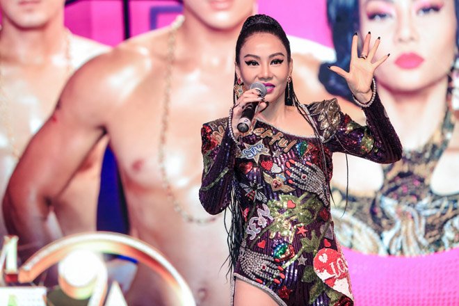 thu-minh-hoa-than-nu-hoang-duoc-dan-trai-6-mui-kieu-khi-di-hop-bao