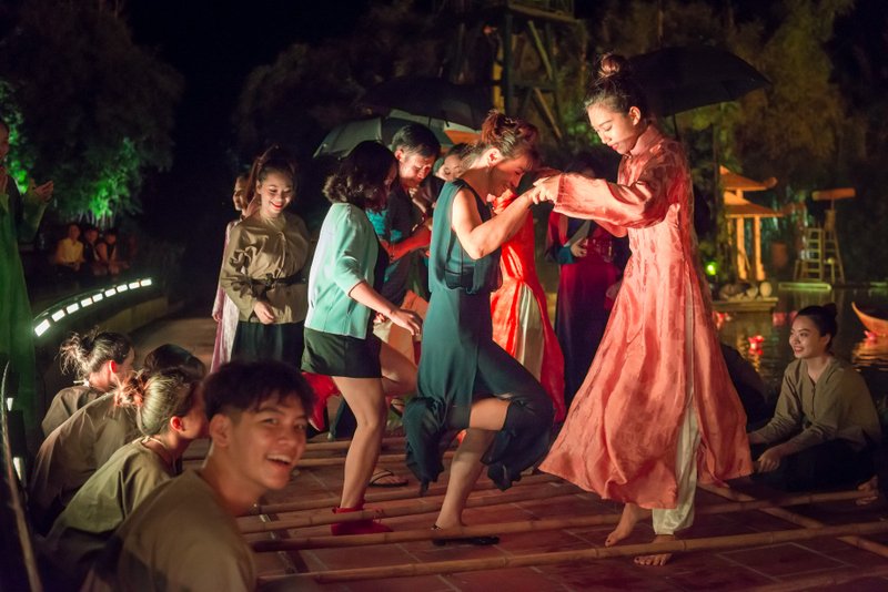 tre-lang-sos-ha-noi-vui-tet-thieu-nhi-tai-san-khau-thuc-canh-tinh-hoa-bac-bo